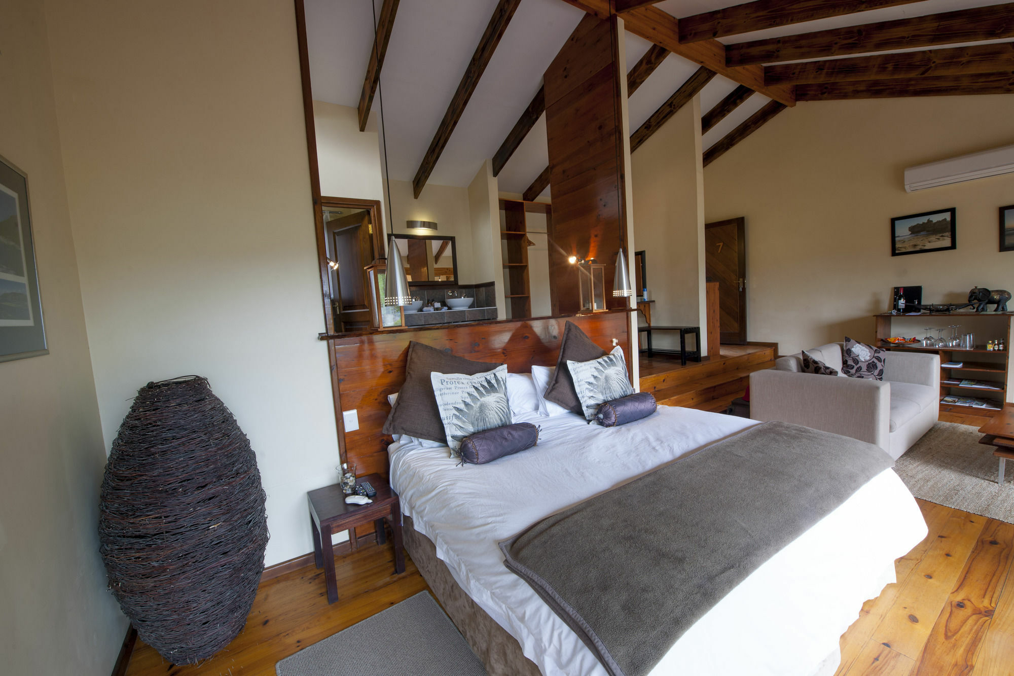 Elephant Hide Of Knysna Guest Lodge מראה חיצוני תמונה